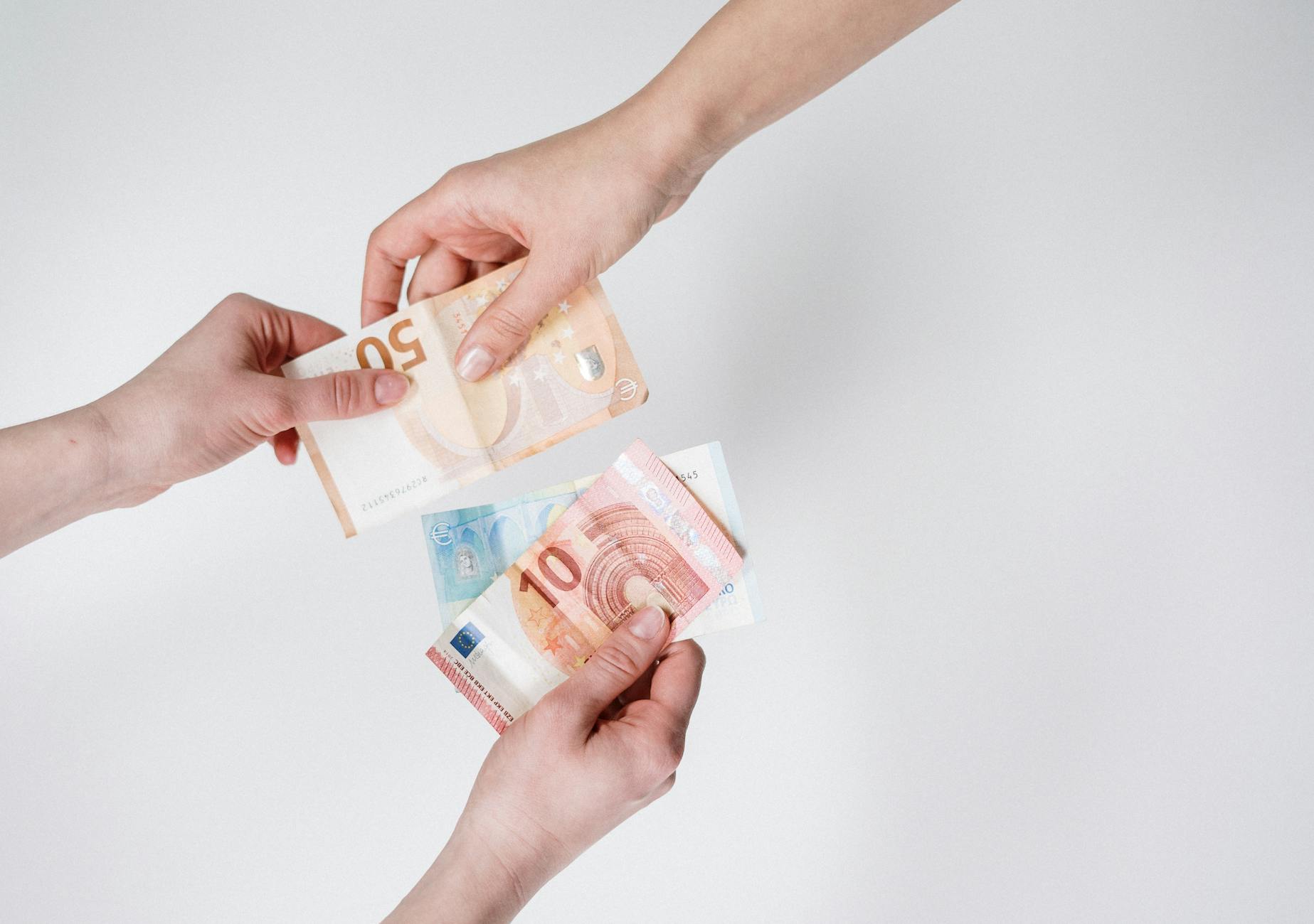 Foto ilustrācija par tēmu: Finanšu plūsmas pārvaldība ikdienā