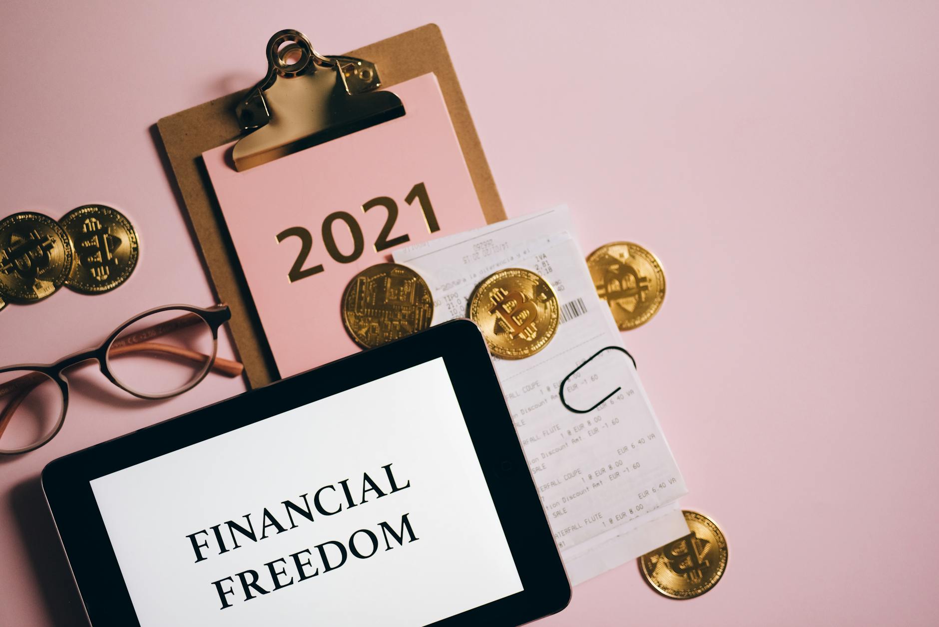 Foto ilustrācija par tēmu: Kā uzlabot finanšu veselību ar mazām izmaiņām